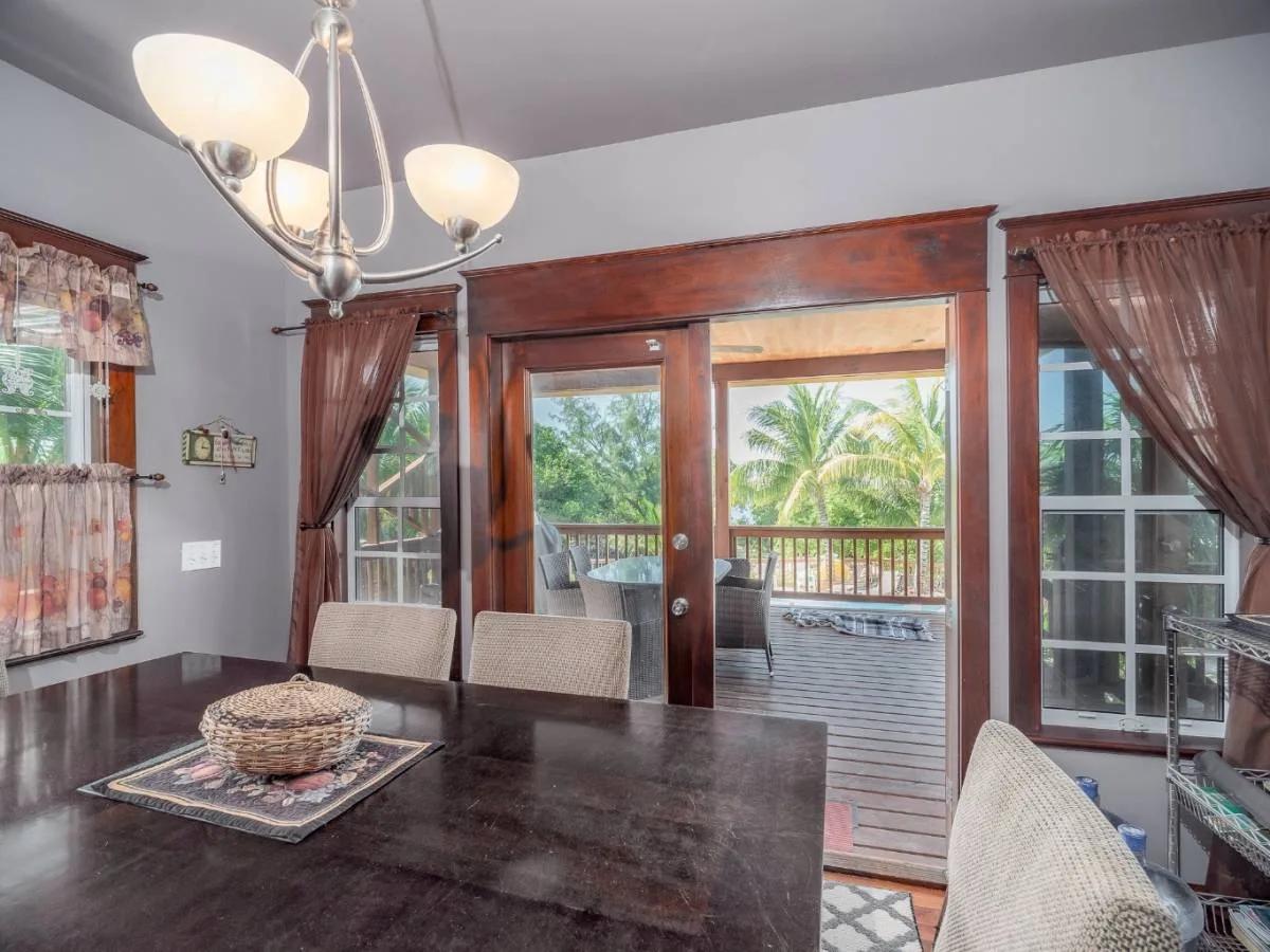 Luxury 3-Bedroom Home with Two Turnkey Income-Producing Rental Units, Gorgeous Sunset & Sea-views - Photo 5
