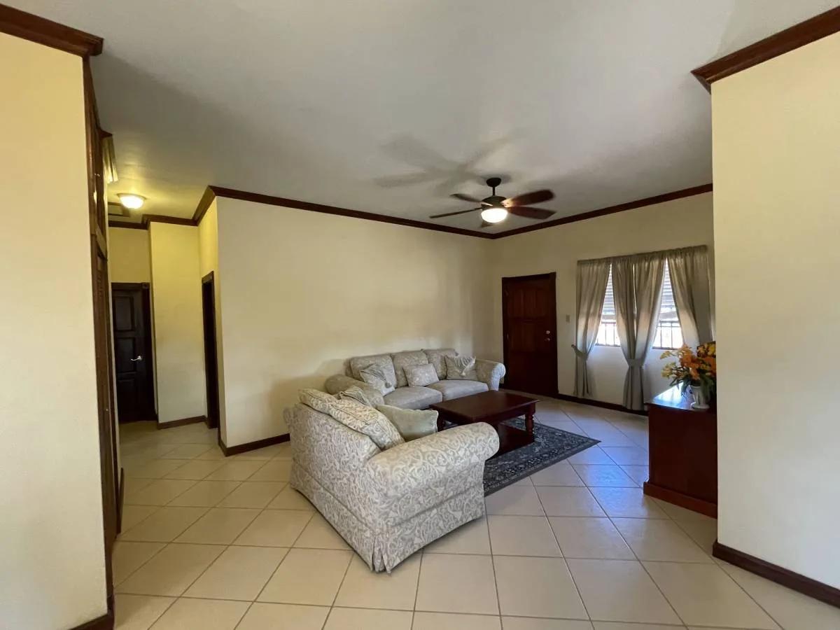 Family home in Lake Gardens - Photo 2