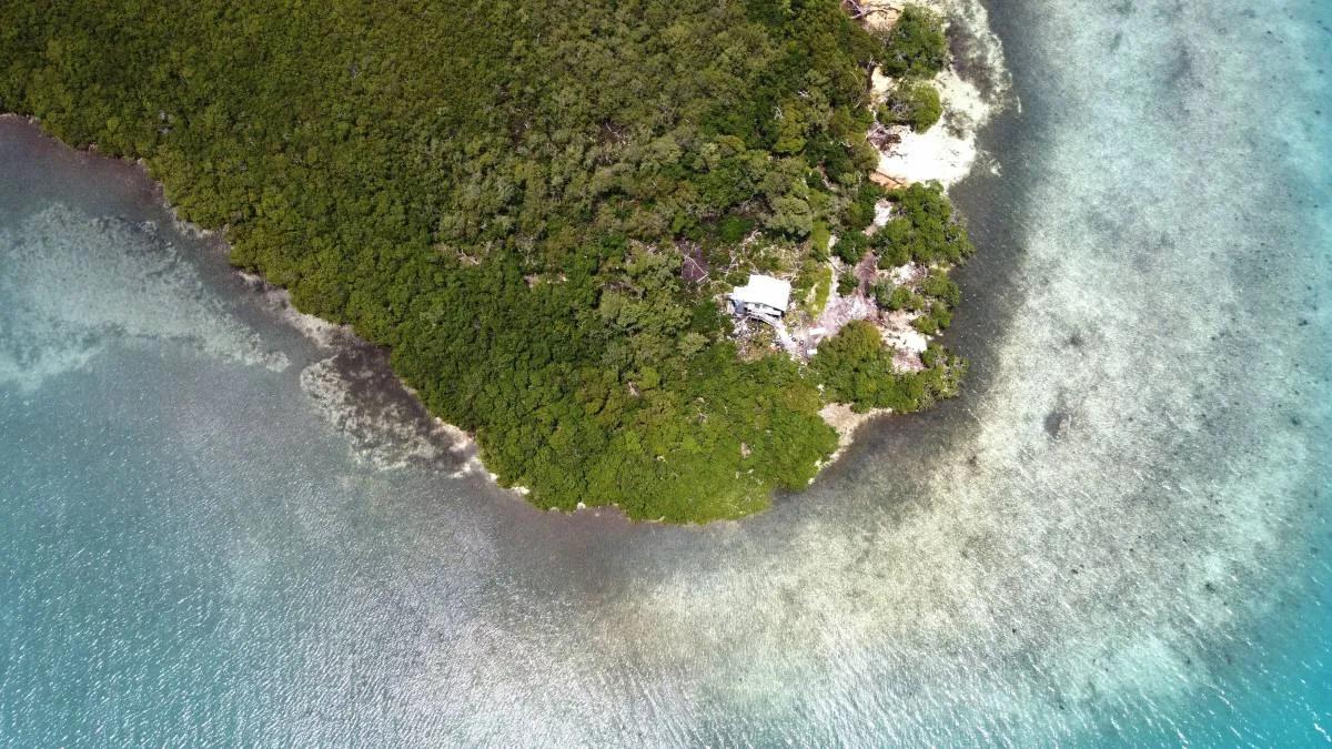 Secluded Private Island – Sand Fly Caye - Photo 2