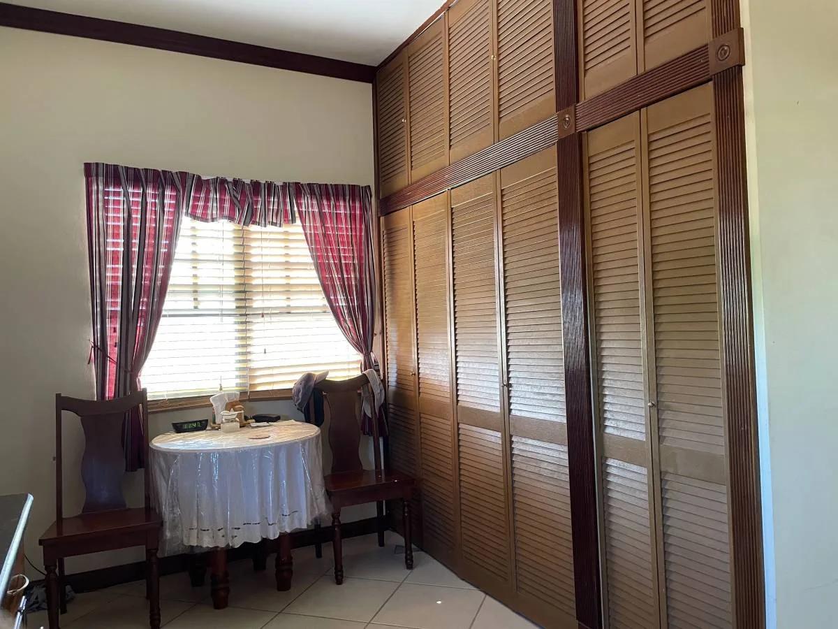 Family home in Lake Gardens - Photo 8