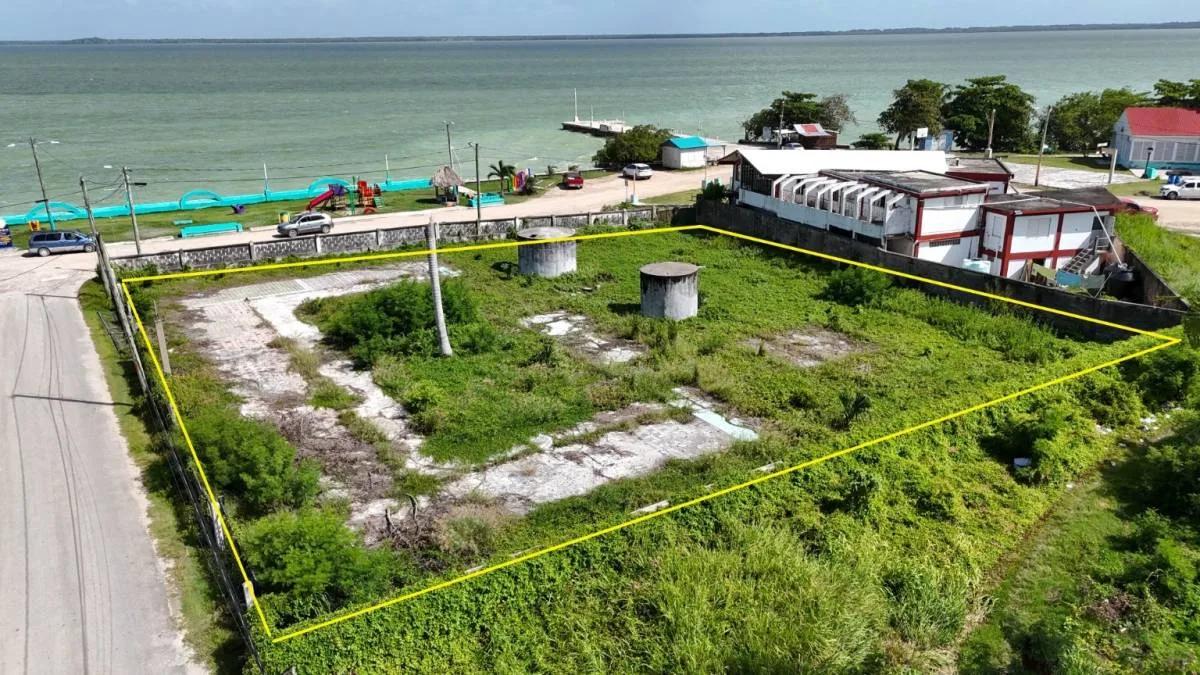Bayfront Corner Lot in the heart of Corozal Town - Photo 2