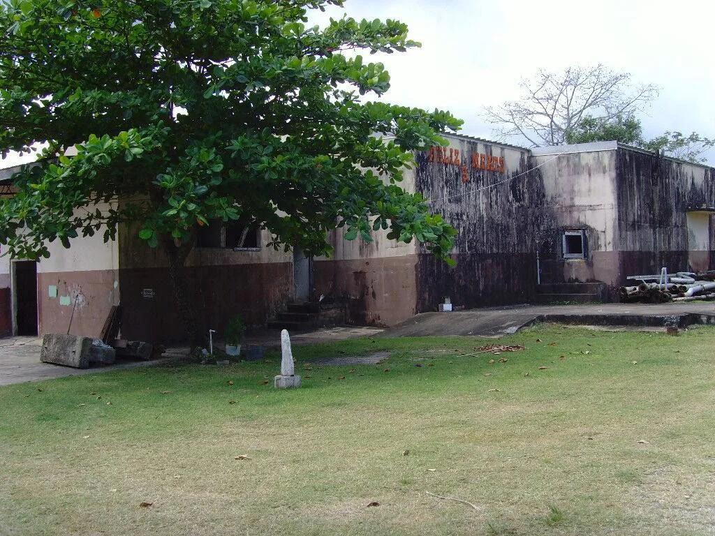 14 acres of riverside land located close to the International Airport and containing a warehouse and - Photo 5