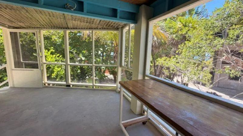 Tropical Island Home in the Peaceful South End of Caye Caulker - Photo 2