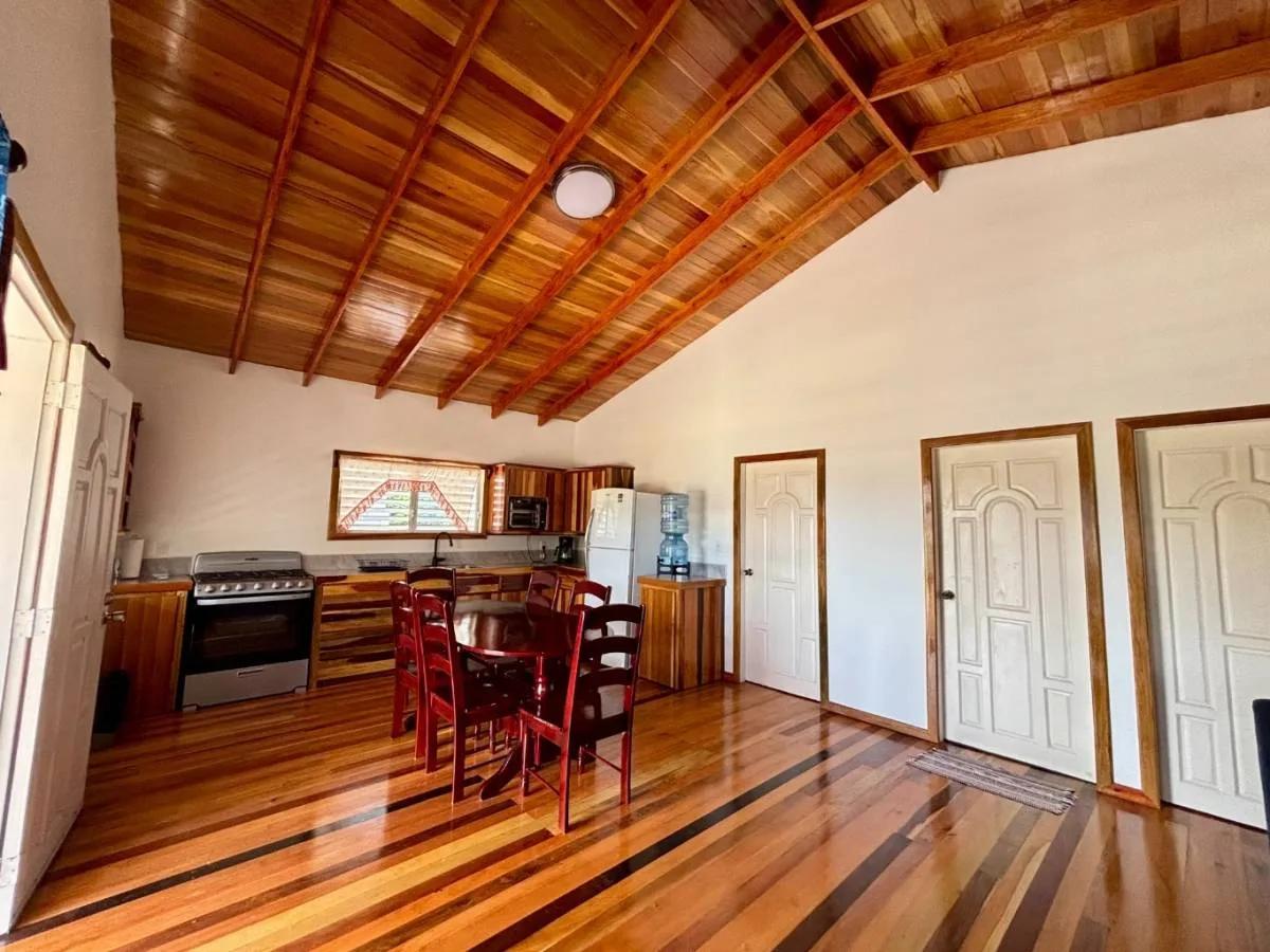Charming 2 Bedroom Home By the Sea – South Caye Caulker - Photo 6