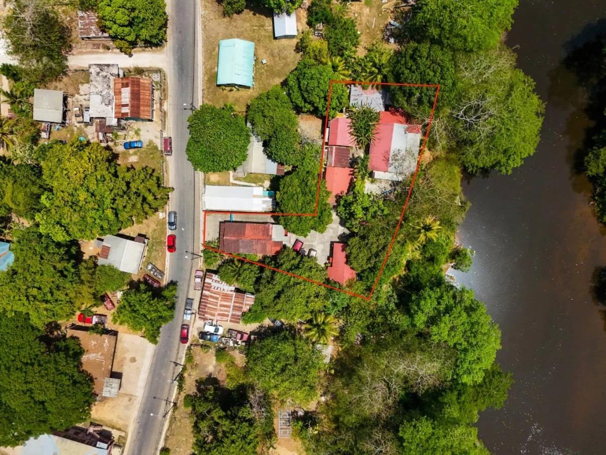 Riverfront Retreat In Twin Town Cayo